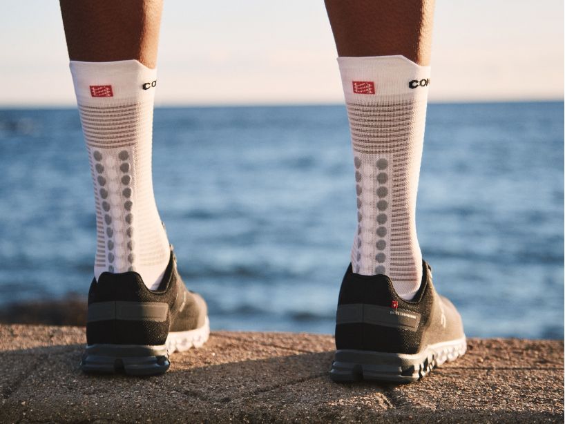 PRO RACING SOCKS V4.0 RUN HIGH - WHITE/ALLOY